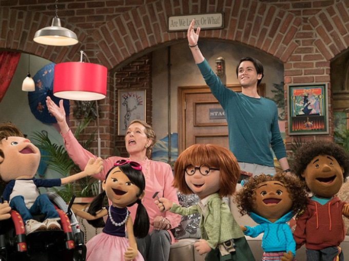 Netflix và Henson đang chuẩn bị ra mắt series phim định kỳ SVOD đầu tiên là Căn phòng xanh của Julie- Julie’s green room.